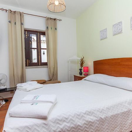 J - Casa Do Farol Guesthouse لاغوس الغرفة الصورة