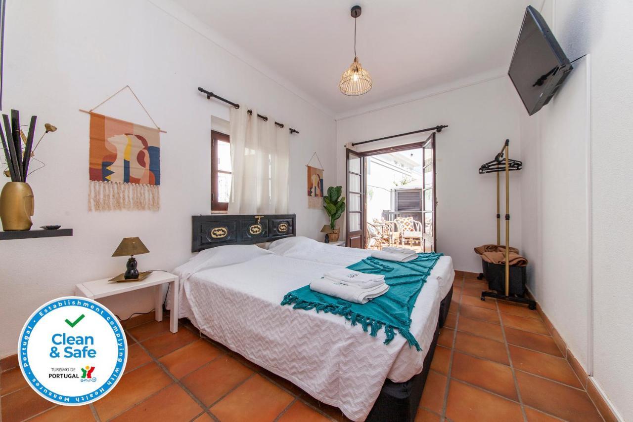 J - Casa Do Farol Guesthouse لاغوس الغرفة الصورة