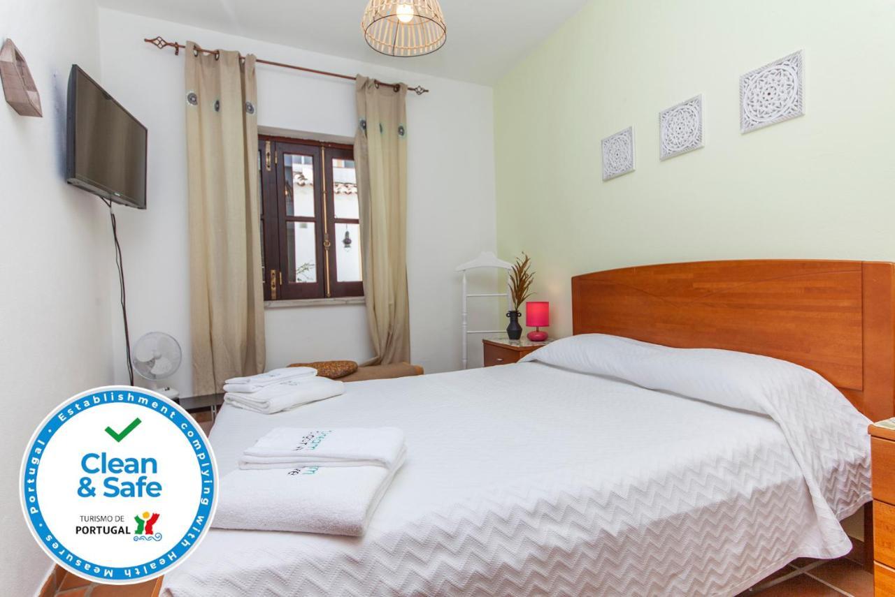 J - Casa Do Farol Guesthouse لاغوس الغرفة الصورة
