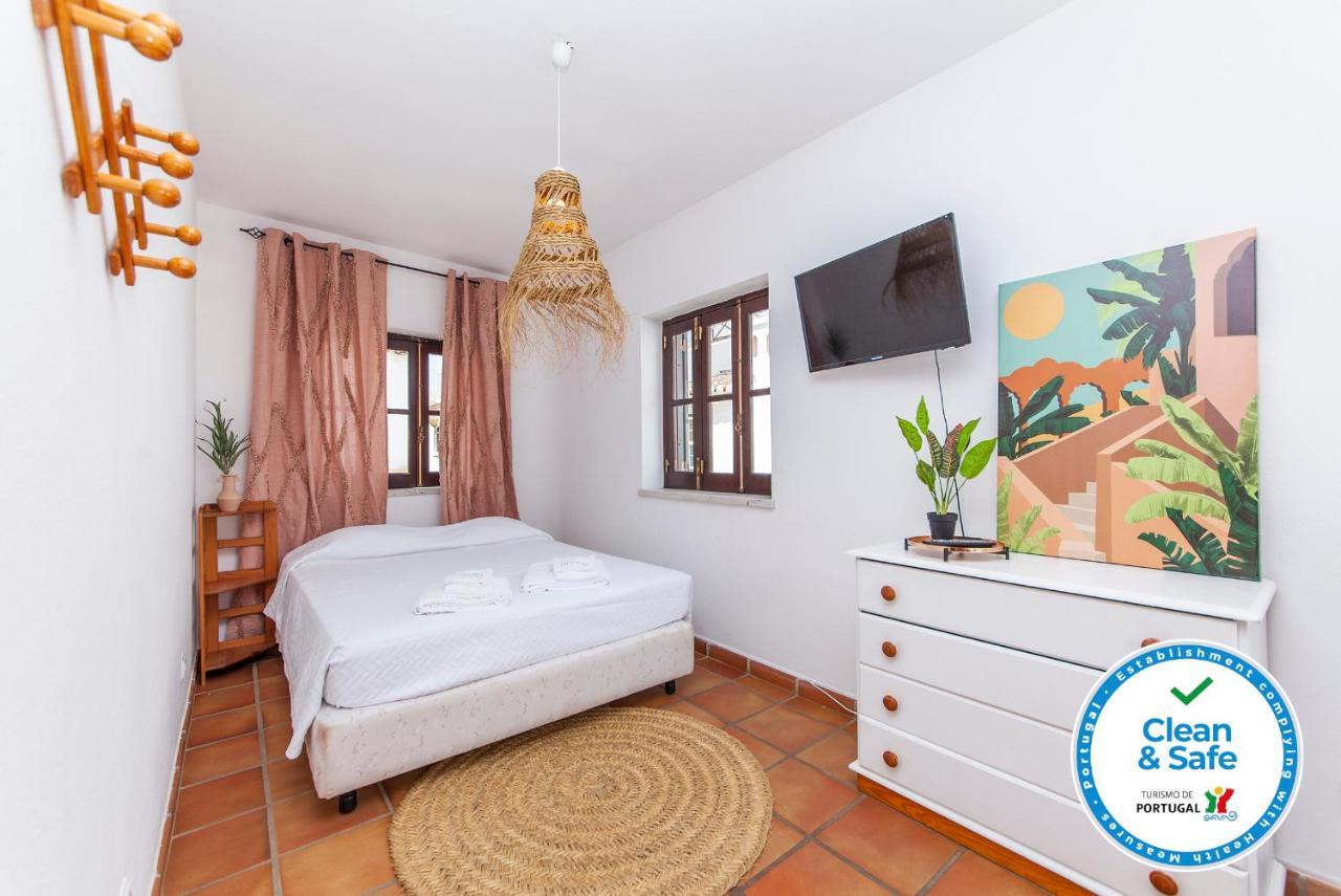 J - Casa Do Farol Guesthouse لاغوس الغرفة الصورة