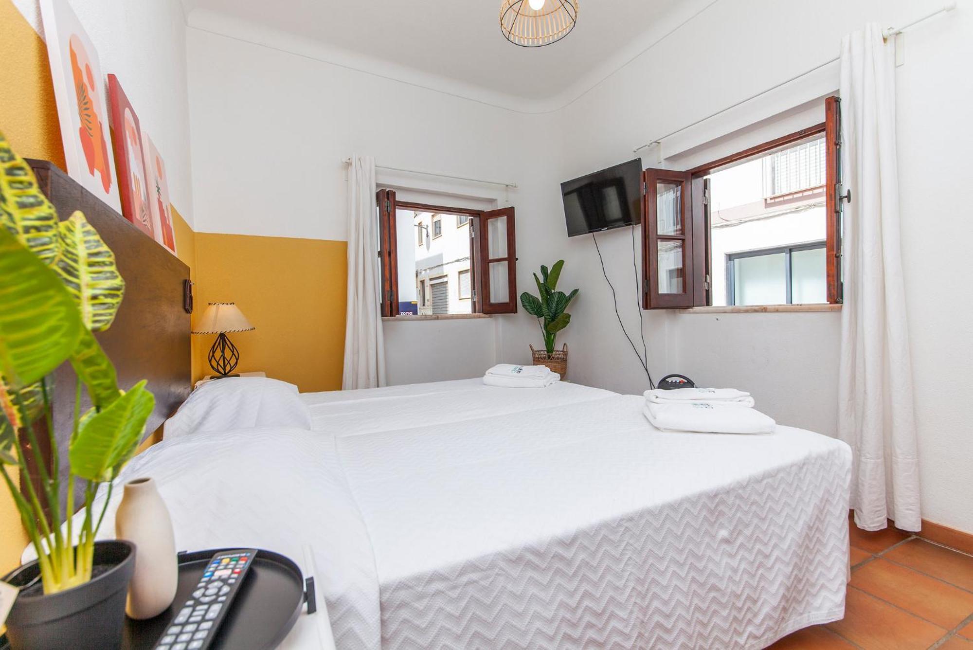 J - Casa Do Farol Guesthouse لاغوس الغرفة الصورة