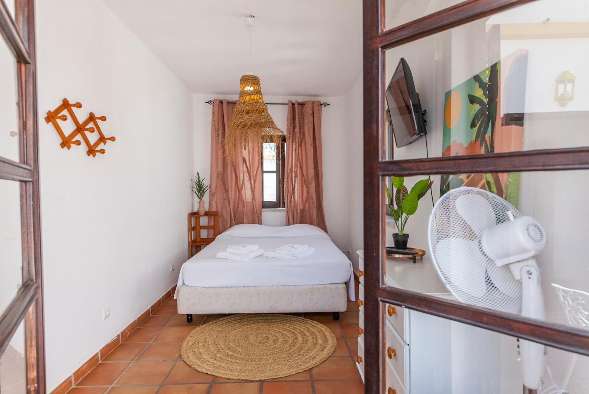 J - Casa Do Farol Guesthouse لاغوس الغرفة الصورة