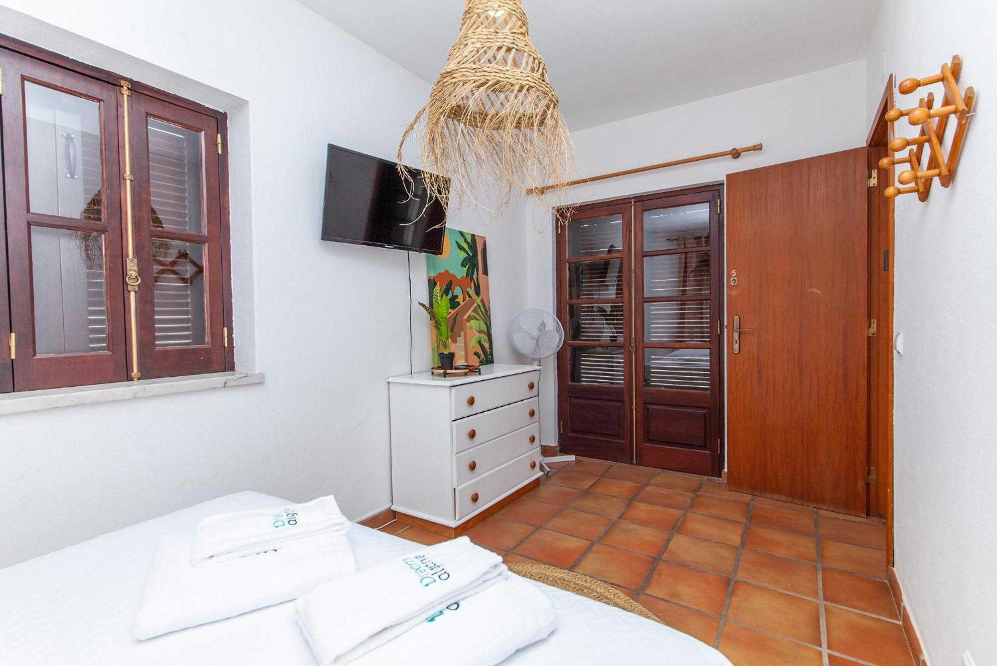 J - Casa Do Farol Guesthouse لاغوس الغرفة الصورة